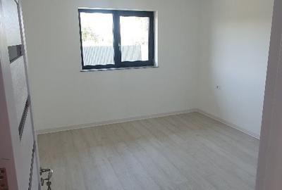Casă cu 3 camere în Șerbănești - 1