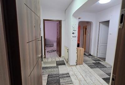 Apartament cu 4 camere decomandat, mobilat în Micro 4 - 3