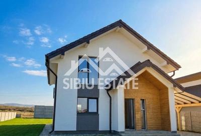 Casă cu 4 camere în Șura Mică