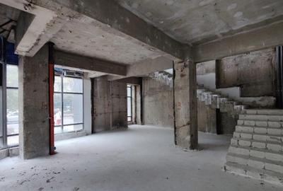 Spațiu comercial, de 655 mp, în P-ța Unirii - 1