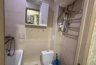 Garsonieră decomandată în Tei