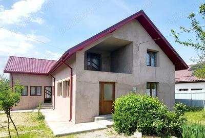 Casă cu 6 camere cu Teren 3100 Mp în Central - 2