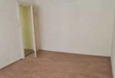 Apartament cu 2 camere decomandat în Tractorul - 8