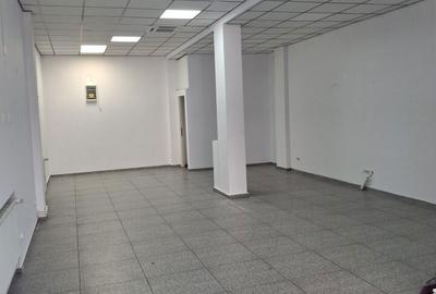 Spațiu comercial, de 85 mp, în Titan - 4