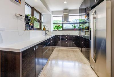 Casă individuală cu 12 camere cu Canalizare în Valea Oltului - 55