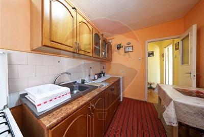 Apartament cu 3 camere de vanzare, in zona centrala - 9