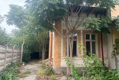 OPORTUNITATE ! Ultracentral casa individuala cu teren mare in proprietate ! - 1