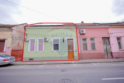 Apartament cu 7 camere decomandat, mobilat în Ultracentral