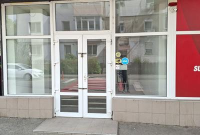 Spațiu comercial, de 40 mp, în Central - 4