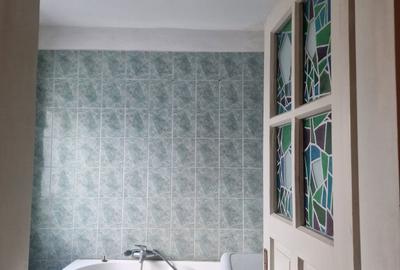 Casă cu 3 camere cu Teren 500 Mp în Central - 1