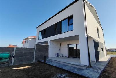 Duplex cu 4 camere cu Canalizare în Moșnița Nouă - 3