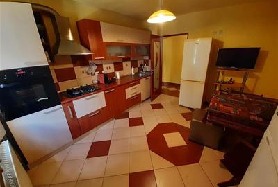 Apartament cu 2 camere decomandat în Micro IV - 6