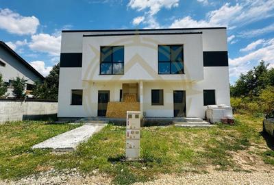 Casă cu 4 camere cu Canalizare în Corbeanca
