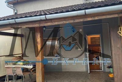 Casă cu 4 camere cu Teren 839 Mp în Central