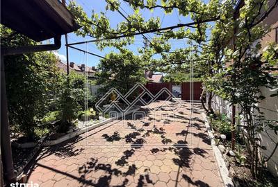 Casă cu 5 camere cu Teren 300 Mp în Calea Dumbrăvii - 1