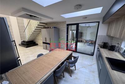 Casă cu 4 camere cu Teren 381 Mp în Central - 10