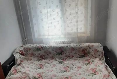 Apartament cu 3 camere decomandat în Podu Roș