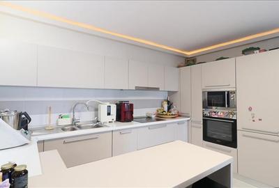 Penthouse cu 3 camere decomandat, mobilat în Palat - 19