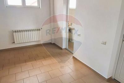 Spațiu comercial, de 447.5 mp, în Central - 16