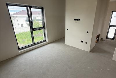 Duplex cu 4 camere cu Canalizare în Florești - 11