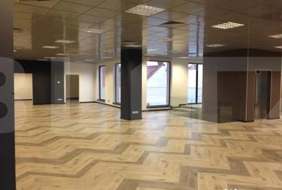 Spațiu comercial, de 500 mp, în Central