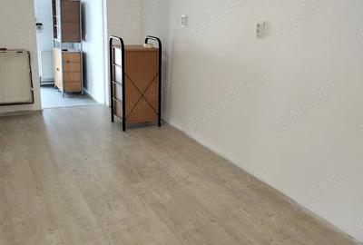 Spațiu comercial, de 50 mp, în Central - 3