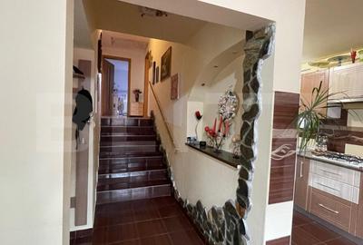 Casa individuala cu 8 camere, 390 mp utili, pretabila pentru investitie, Central - 12