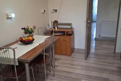 Apartament cu 3 camere decomandat în Central - 1