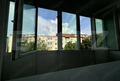 Apartament cu 4 camere decomandat în Girocului - 2