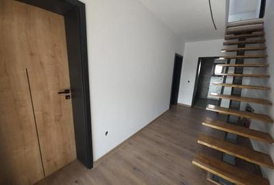 Casă cu 4 camere cu Teren 1100 Mp în Central - 4