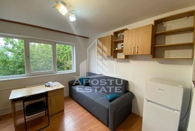 Garsonieră decomandată, mobilată în Olimpia-Stadion