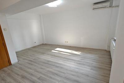 Garsoniera nemobilata, etaj 1, la 5 min de metrou Universitate - 3