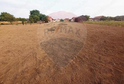 Teren de 2147 mp, în Țipar - 2