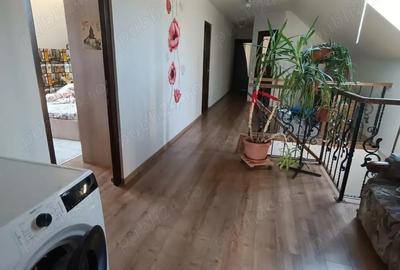 Casă cu 5 camere cu Teren 1000 Mp în Luna - 15
