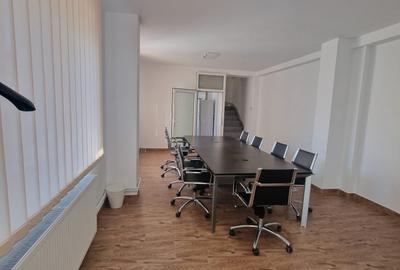 Casa de vanzare, 5 camere, zona Vatra Luminoasa