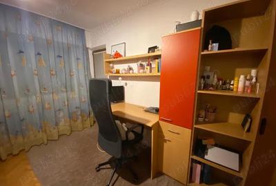 Apartament cu 3 camere decomandat în Gorjului