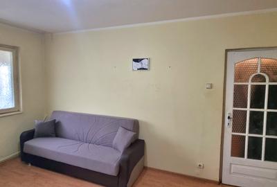 Apartament cu 2 camere semidecomandat, mobilat în Complex Studențesc