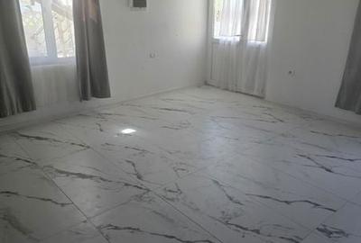 Casă cu 3 camere cu Teren 110 Mp în Central - 2