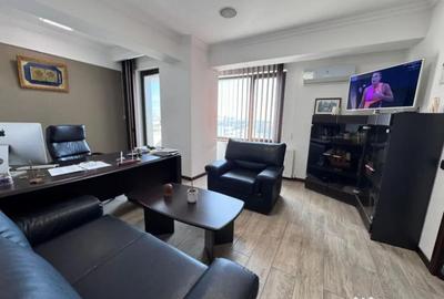 Apartament cu 5 camere decomandat în Km 4 - 15