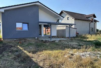 Vand vila noua in Fantanele,cartier nou,la nivel, st.310 mp., supraf.construita 100 mp. 3 camere. Vand vila noua in Fantanele,cartier nou,la nivel, st.310 mp., supraf.construita 100 mp. 3 camere. - 3