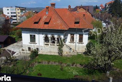 Casă cu Teren 1071 Mp în Central - 4