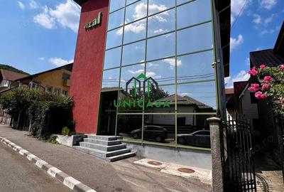 Spațiu comercial, de 152 mp, în Central - 8