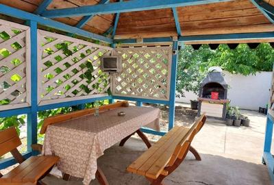 Casă individuală cu 4 camere cu Garaj în Lazu - 2