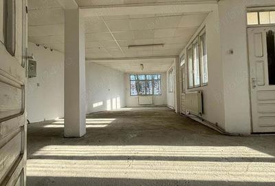 Casă cu 6 camere în Central