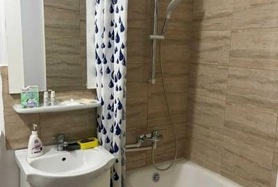 Etaj 2-Podul de Fier-1 Camera Decomandat-bloc 82' - 4