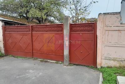 Casă cu 7 camere cu Teren 572 Mp în Central