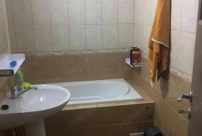 Apartament cu 2 camere decomandat în Apărătorii Patriei
