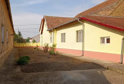 Casă cu 6 camere cu Teren 2465 Mp în Biled - 3