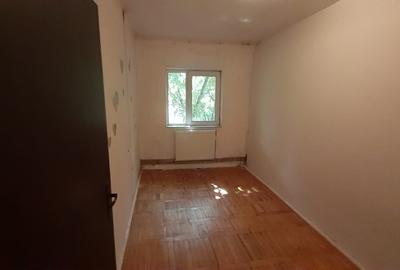 Apartament cu 3 camere decomandat în Aeroport - 4