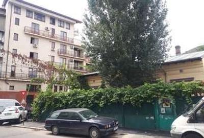 Spațiu cu potențial! Casă la curte, ideală pentru locuință sau afacere